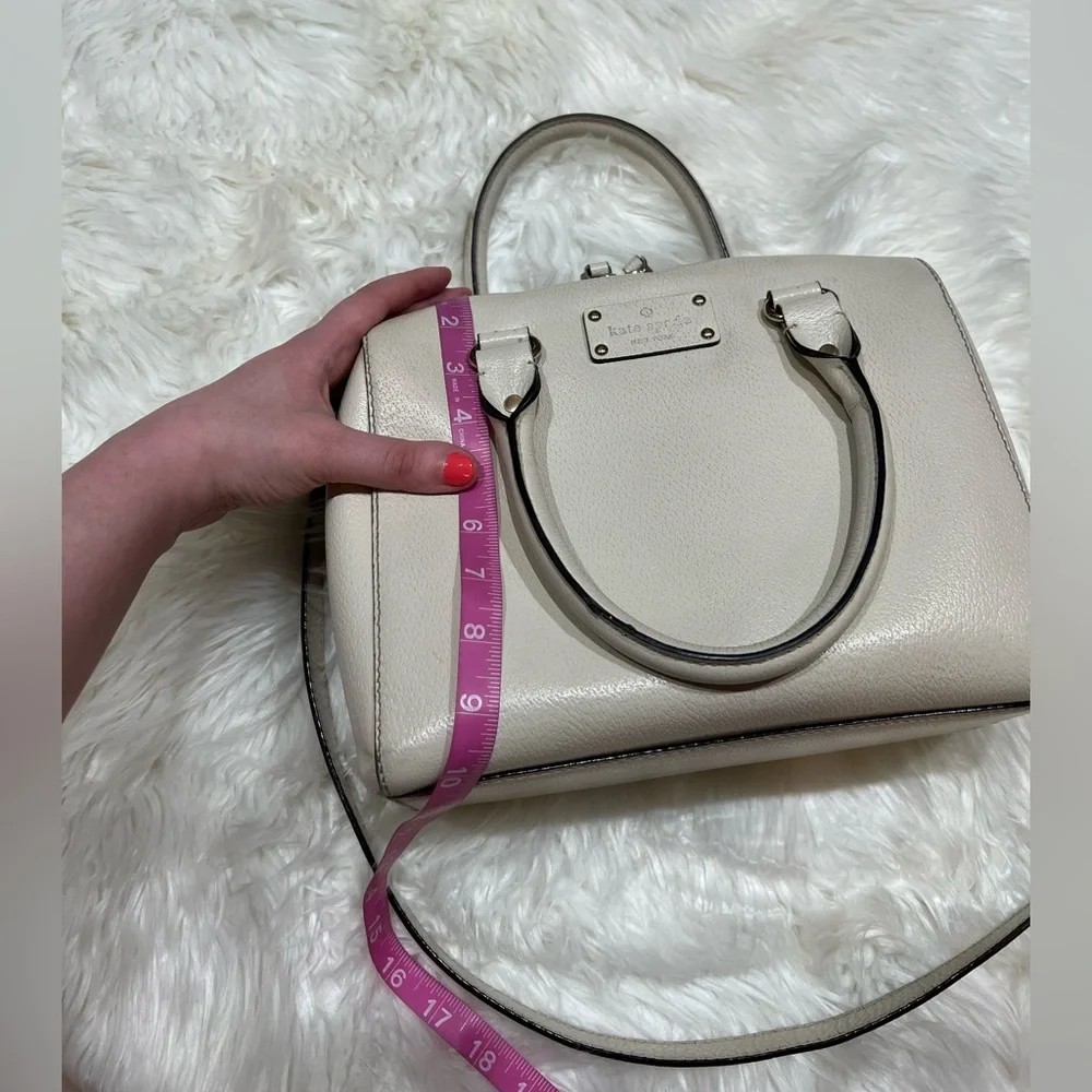Kate Spade vintage beautiful 100% cow leather off white cream purse satchel